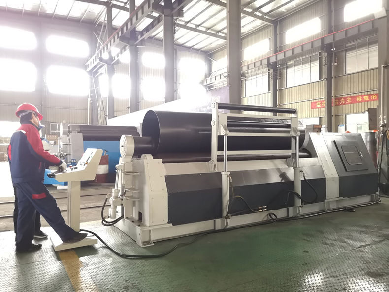 BEIGEMA 4-roll plate rolling machine in production