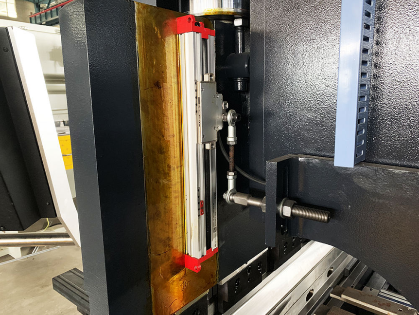 Linear encoder on a CNC press brake