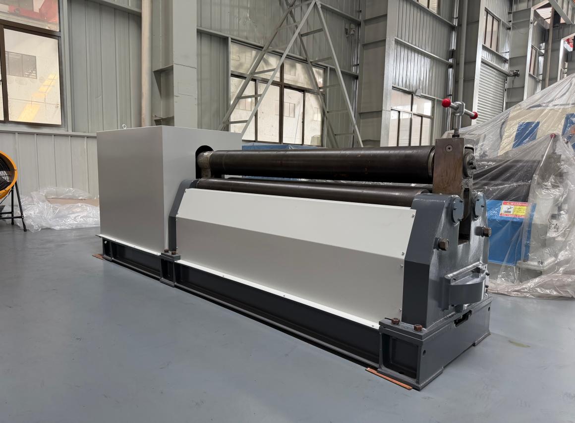 Compact symmetrical three roll plate rolling machine