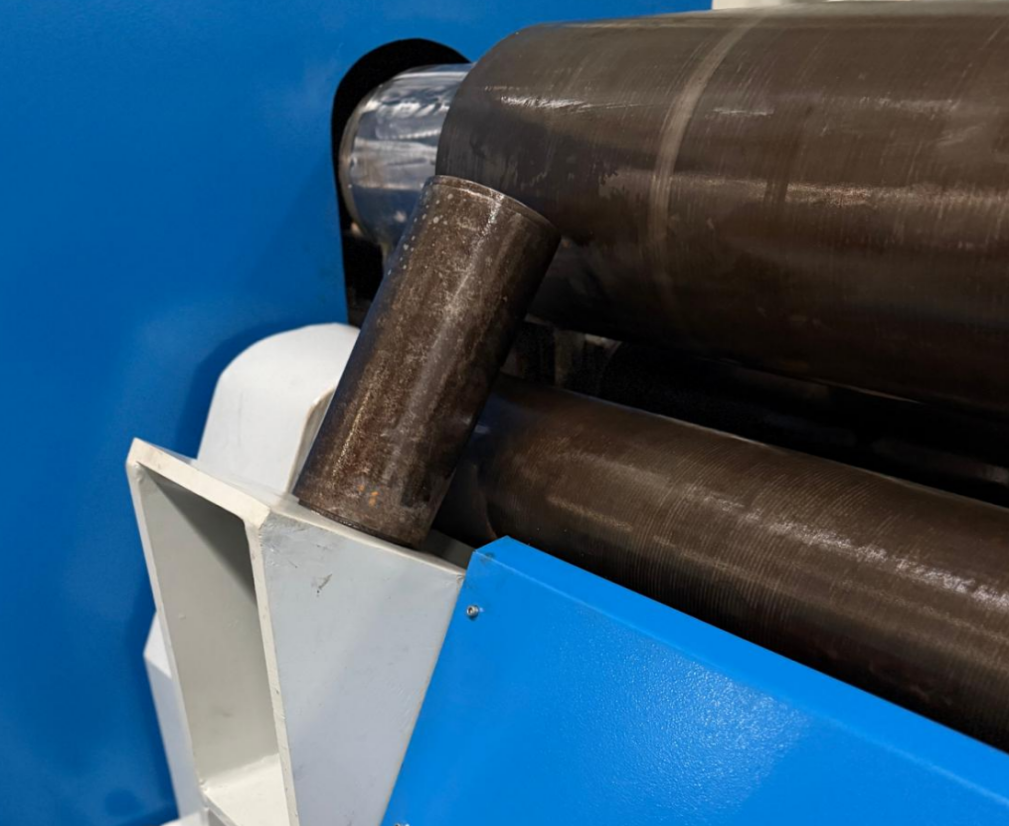 Cone rolling attachment guiding the small end of a tapered plate