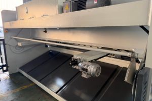Blade beam of a BEIGEMA hydraulic guillotine shearing machine