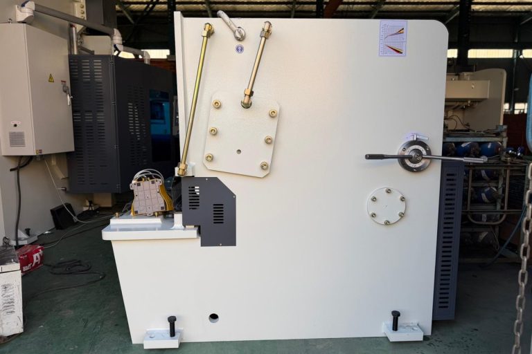 Side view of a BEIGEMA hydraulic shearing machine in the workshop